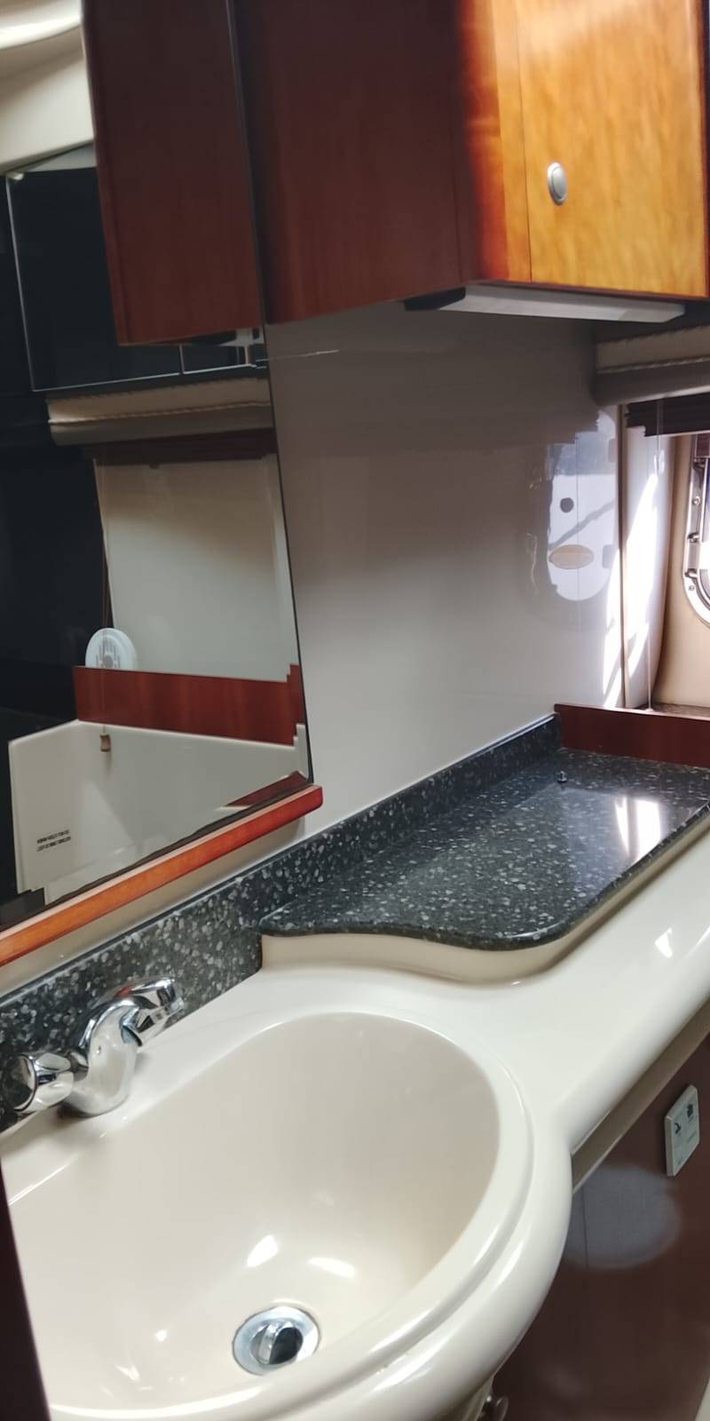 Prywatna łazienka na jachcie — apartament na wodzie Sopot